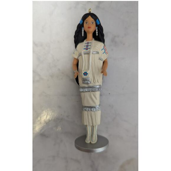 Hallmark Dolls of the World Native American Barbie 1996 Christmas tree ornament - Picture 6 of 8